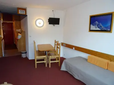 Télévision ou salle de divertissement dans l'établissement Studio cosy pour 4 pers, au cœur des Arcs 1800, balcon exposé Nord-Est, animaux admis - FR-1-411-321