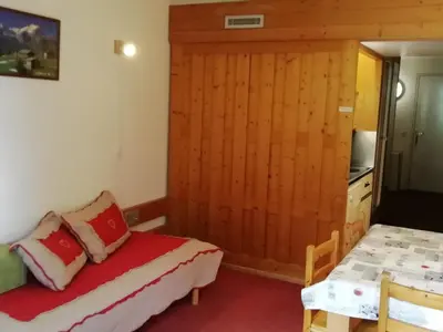 Un ou plusieurs lits dans un hébergement de l'établissement Studio montagne pour 4 pers, skis aux pieds, Arc 1800 - FR-1-411-326