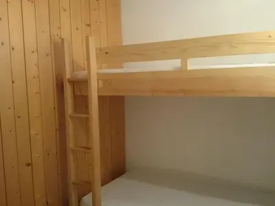 Un ou plusieurs lits dans un hébergement de l'établissement Studio montagne pour 4 pers, skis aux pieds, Arc 1800 - FR-1-411-326
