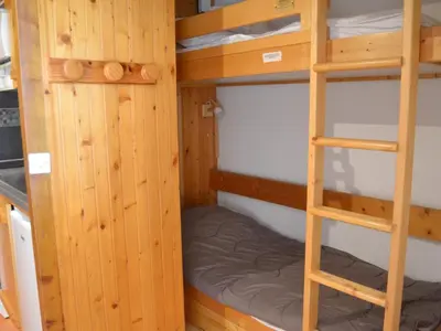 Un ou plusieurs lits superposés dans un hébergement de l'établissement Studio pour 4 pers., WIFI, animaux admis, Les Arcs 1800 - FR-1-411-346