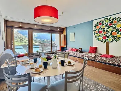 Coin salon dans l'établissement Tignes, 6 pers, 55m², balcon, parking inclus - FR-1-411-381