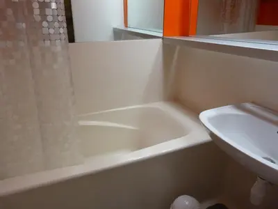 Salle de bains dans l'établissement Duplex confortable pour 5 pers. à Charmettoger avec animaux admis - FR-1-411-384