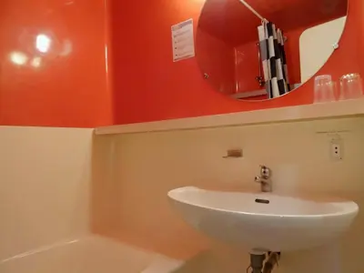 Salle de bains dans l'établissement Studio skis aux pieds, 4 pers, animaux admis - Les Arcs 1800 - FR-1-411-389