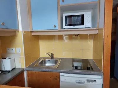 Cuisine ou kitchenette dans l'établissement Duplex rénové, animaux admis, pour 5 personnes près pistes et commerces - FR-1-411-404