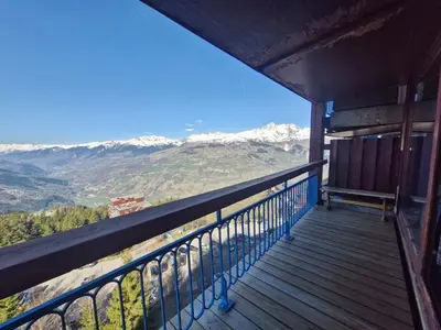 Vue générale sur la montagne ou vue sur la montagne depuis l'appartement