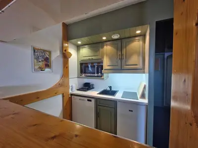 Cuisine ou kitchenette dans l'établissement Arc 1800 : Apt 2 pièces 4 pers, balcon, animaux admis - FR-1-411-419