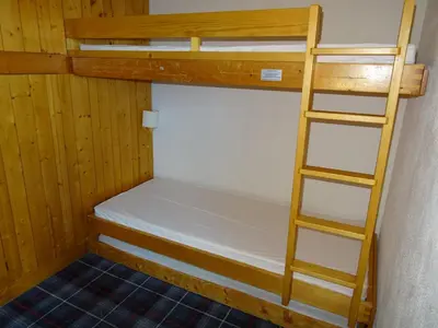 Un ou plusieurs lits superposés dans un hébergement de l'établissement Studio skis aux pieds, 5 pers., animaux admis – Arc 1800 - FR-1-411-429