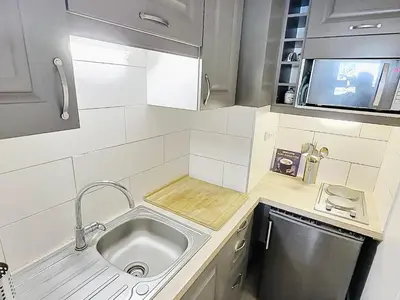 Cuisine ou kitchenette dans l'établissement Studio 4 pers à Tignes ski aux pieds proche des commerces - FR-1-411-440