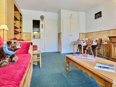 Coin salon dans l'établissement Studio 4 pers à Tignes ski aux pieds proche des commerces - FR-1-411-440
