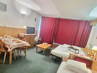 Un ou plusieurs lits dans un hébergement de l'établissement Studio 4 pers à Tignes ski aux pieds proche des commerces - FR-1-411-440