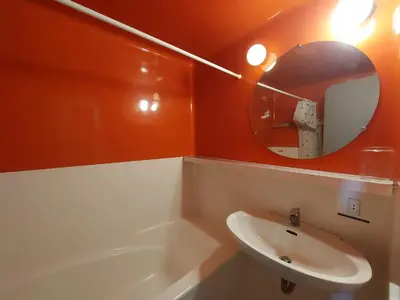 Salle de bains dans l'établissement Studio skis aux pieds pour 4 pers. à Arc 1800 - FR-1-411-492