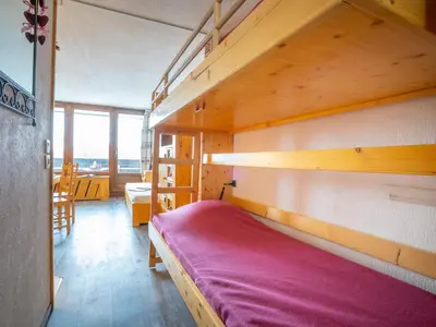 Un ou plusieurs lits dans un hébergement de l'établissement Studio Grandes Platières I-26 by Interhome