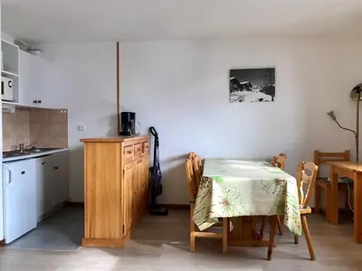 Cuisine ou kitchenette dans l'établissement Appartement cosy 6 pers à Vallandry, proche pistes et commerces - FR-1-411-234