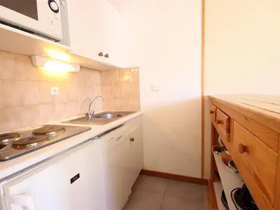 Cuisine ou kitchenette dans l'établissement Appartement cosy 6 pers à Vallandry, proche pistes et commerces - FR-1-411-234