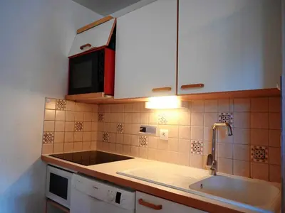 Cuisine ou kitchenette dans l'établissement Confortable appartement 3 pièces, 8 pers, animaux admis, Vallandry - FR-1-411-342