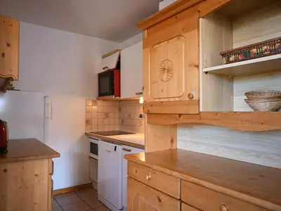 Cuisine ou kitchenette dans l'établissement Confortable appartement 3 pièces, 8 pers, animaux admis, Vallandry - FR-1-411-342
