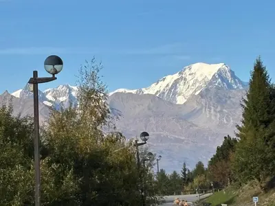 Vue générale sur la montagne ou vue sur la montagne depuis l'appartement