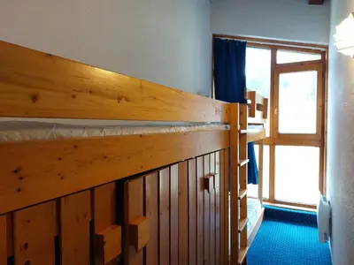 Un ou plusieurs lits dans un hébergement de l'établissement Duplex skis aux pieds, 8-10 pers, avec wifi et animaux acceptés - FR-1-411-109