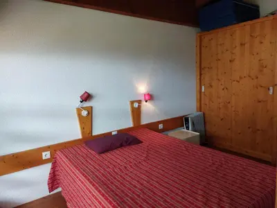 Un ou plusieurs lits dans un hébergement de l'établissement Duplex skis aux pieds, 8-10 pers, avec wifi et animaux acceptés - FR-1-411-109