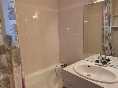 Salle de bains dans l'établissement Studio confortable 4 pers. à Vallandry, proche pistes - FR-1-411-115