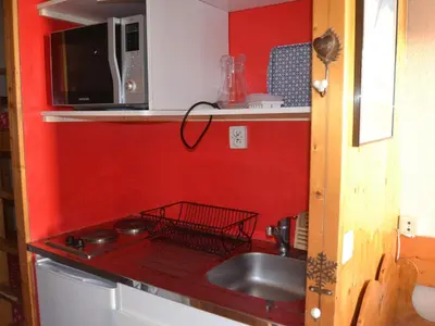 Cuisine ou kitchenette dans l'établissement Studio ski Arc 1800 pour 3 pers, animaux admis, wifi - FR-1-411-124