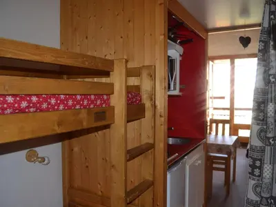 Cuisine ou kitchenette dans l'établissement Studio ski Arc 1800 pour 3 pers, animaux admis, wifi - FR-1-411-124