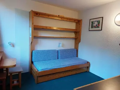 Un ou plusieurs lits dans un hébergement de l'établissement Studio confortable pour 2 avec Wifi et animaux admis, Arcs 1800 - FR-1-411-136