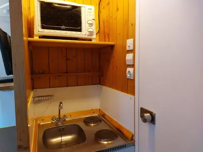 Cuisine ou kitchenette dans l'établissement Studio confortable pour 2 avec Wifi et animaux admis, Arcs 1800 - FR-1-411-136