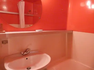 Salle de bains dans l'établissement Appartement 2 pièces pour 6, Arc 1800, proche pistes, animaux admis - FR-1-411-148