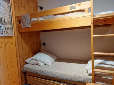 Un ou plusieurs lits dans un hébergement de l'établissement Appartement 2 pièces 6 pers, animaux admis, balcon sud-ouest, proche pistes - FR-1-411-207