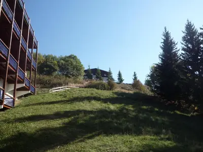 Jardin de l'établissement Duplex cosy ski-in/ski-out aux Arcs 1800 avec WIFI et animaux acceptés - FR-1-411-310