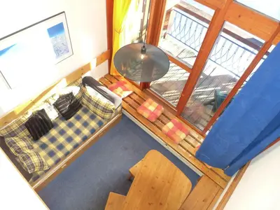 Coin salon dans l'établissement Duplex cosy ski-in/ski-out aux Arcs 1800 avec WIFI et animaux acceptés - FR-1-411-310