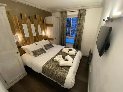 Un ou plusieurs lits dans un hébergement de l'établissement ARC 1950 - APPT 2 CHAMBRES/ 1 COIN NUIT LUXUEUX- SKI AUX PIEDS