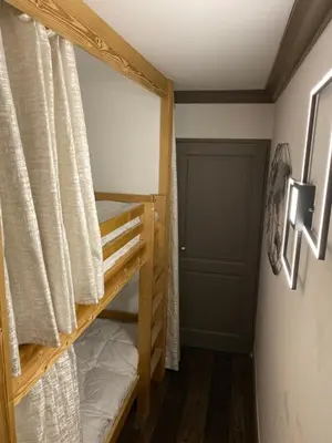 Un ou plusieurs lits dans un hébergement de l'établissement ARC 1950 - APPT 2 CHAMBRES/ 1 COIN NUIT LUXUEUX- SKI AUX PIEDS