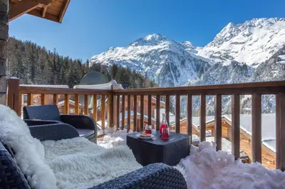 Vue générale sur la montagne ou vue sur la montagne depuis le chalet