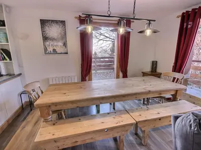 Coin salon dans l'établissement Chalet 5 pièces Vallandry, 12 pers, animaux admis, parking, WiFi - FR-1-411-545