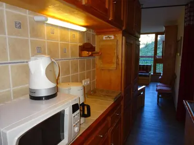 Cuisine ou kitchenette dans l'établissement Studio rénové Arc 1800, proche pistes, animaux acceptés - FR-1-411-94