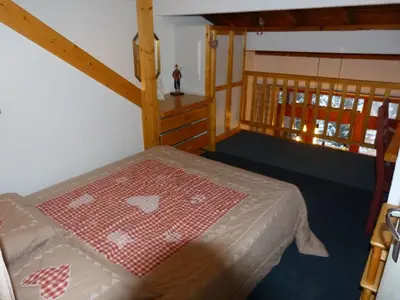 Un ou plusieurs lits dans un hébergement de l'établissement 2 pièces duplex pour 5 pers, Arc 1800. Balcon, wifi inclus. - FR-1-411-132