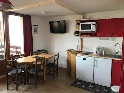 Cuisine ou kitchenette dans l'établissement Appartement 4 pers à Vallandry avec balcon et animaux acceptés - FR-1-411-359