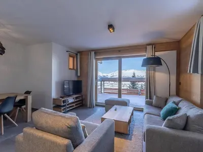 Télévision ou salle de divertissement dans l'établissement Appartement moderne 3 chambres aux Arcs 1800 - FR-1-352-54