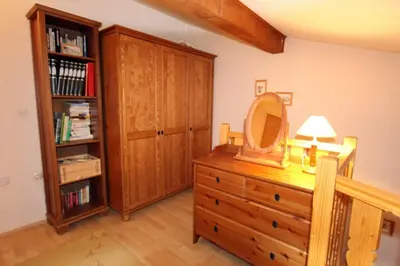 Bibliothèque dans l'appartement