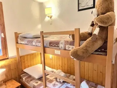 Un ou plusieurs lits dans un hébergement de l'établissement Charmant 2 pièces à Val d'Isère, 6 personnes, parking inclus - FR-1-411-20