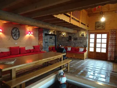 Coin salon dans l'établissement Chalet Alpage près des Cimes, 8 pers, Terrasse, Animaux admis - FR-1-464-148