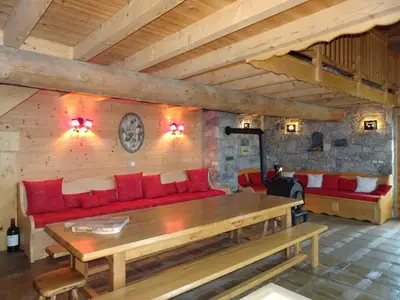 Coin salon dans l'établissement Chalet Alpage près des Cimes, 8 pers, Terrasse, Animaux admis - FR-1-464-148