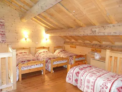 Un ou plusieurs lits dans un hébergement de l'établissement Chalet Alpage près des Cimes, 8 pers, Terrasse, Animaux admis - FR-1-464-148