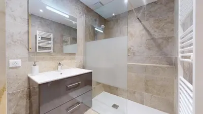 Salle de bains dans l'établissement CHALET ALOUETTE Authentique et confortable Proche commerces et Pistes