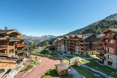 Vue générale sur la montagne ou vue sur la montagne depuis le village vacances
