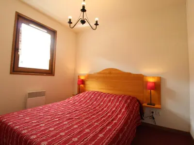 Un ou plusieurs lits dans un hébergement de l'établissement Appartement spacieux 6 pers. avec balcon et parking au pied des pistes - FR-1-508-104