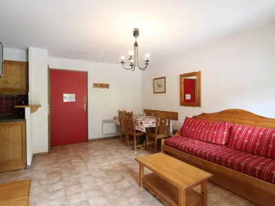 Coin salon dans l'établissement Appartement spacieux 6 pers avec parking au pied des pistes à Lanslevillard - FR-1-508-113