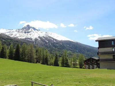 Vue générale sur la montagne ou vue sur la montagne depuis l'appartement
